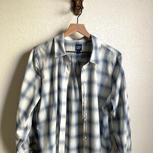 GAP Women's Blue and White Plaid Button Down Shirt
